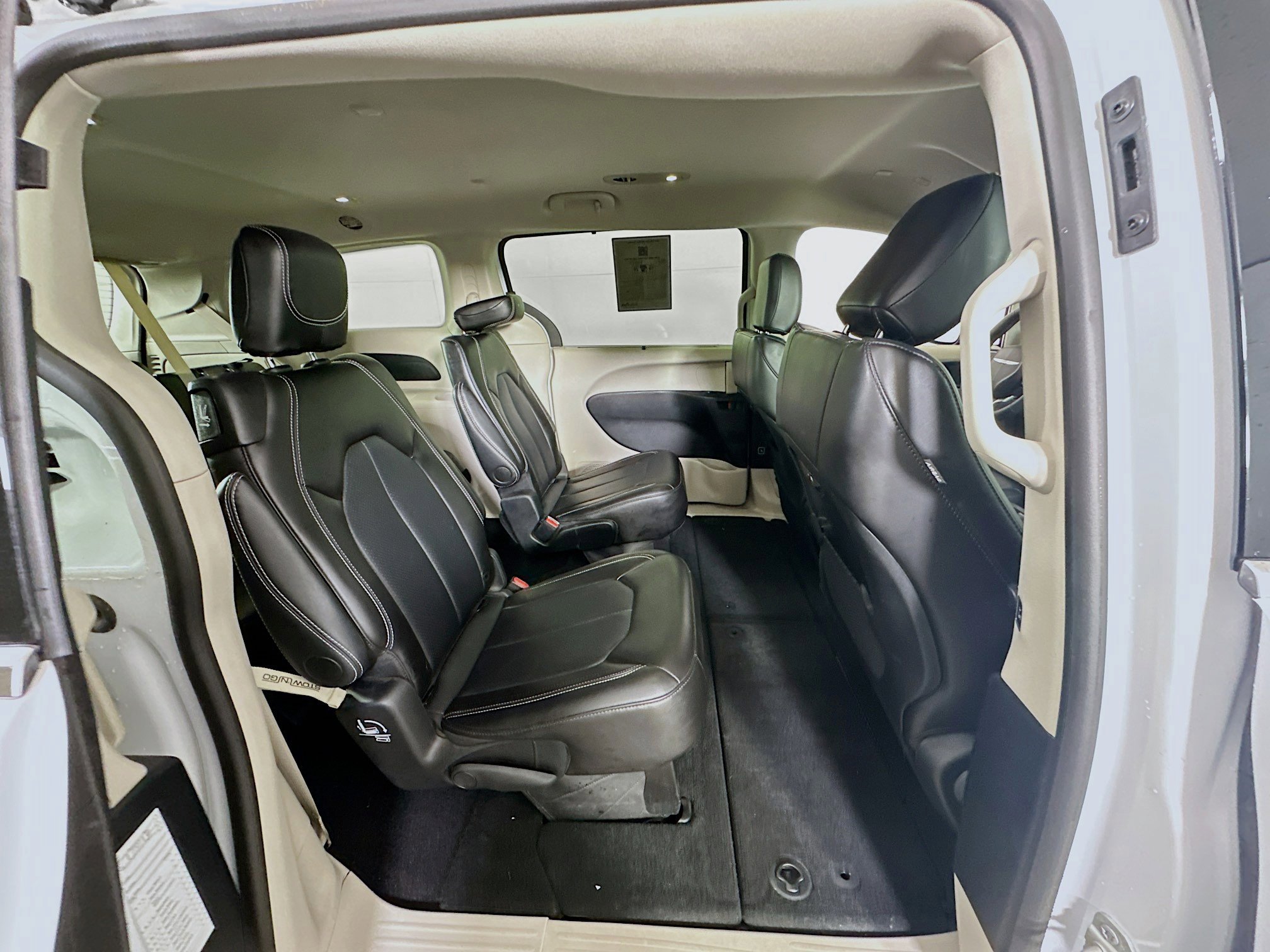 Used 2024 Chrysler Pacifica Touring-L image 28