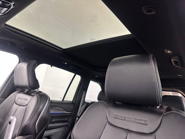 Used 2022 Jeep Grand Cherokee Overland w/ Advanced Protech Group III AWD/4WD image 13