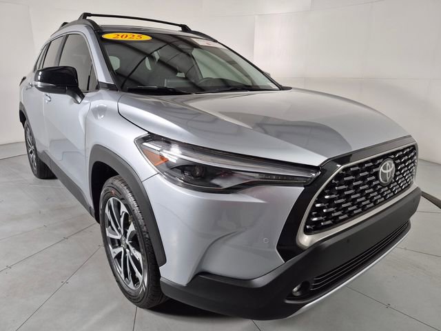 Certified 2025 Toyota Corolla Cross XLE FWD image 6