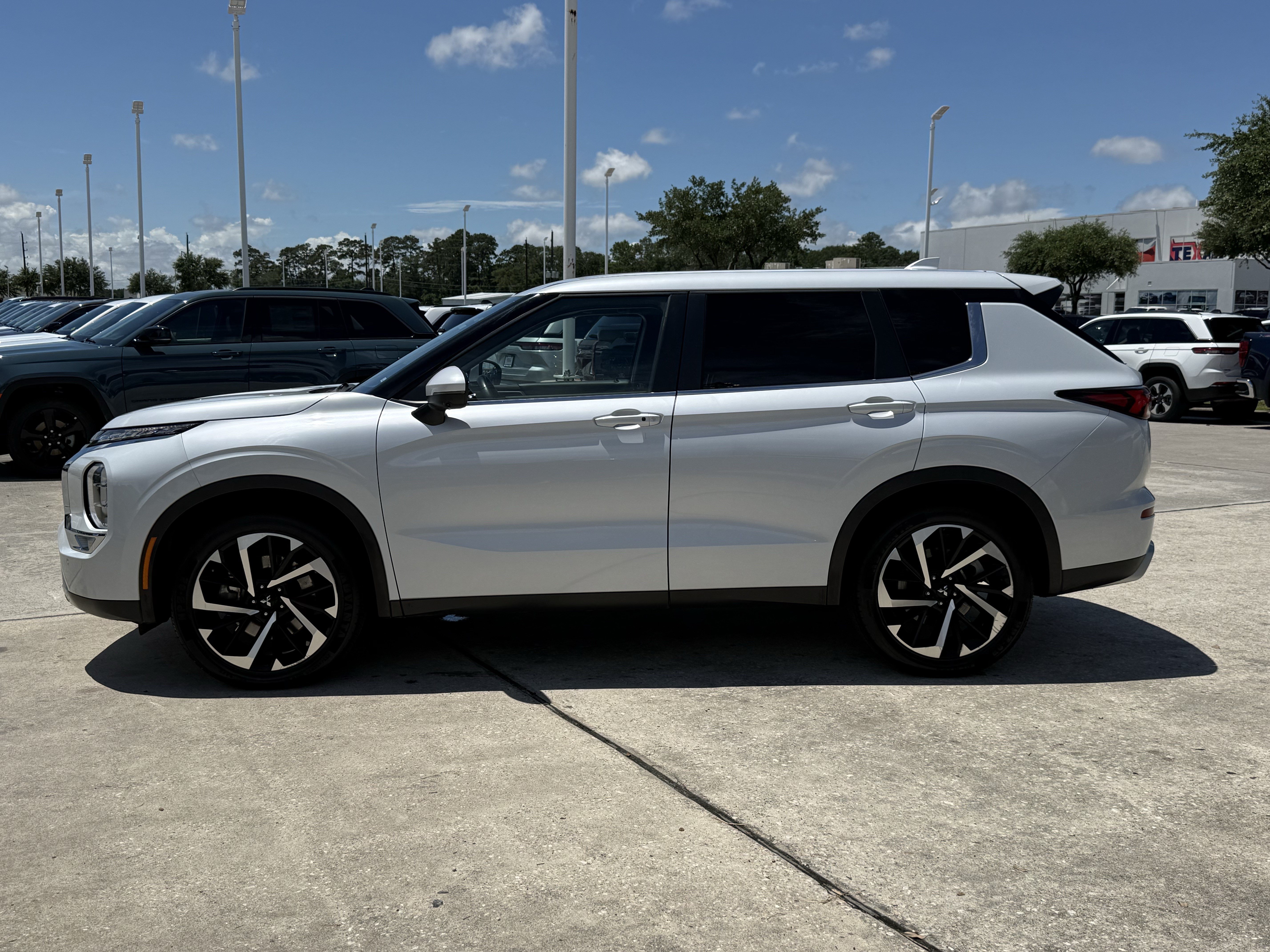 Used 2024 Mitsubishi Outlander SE FWD image 8