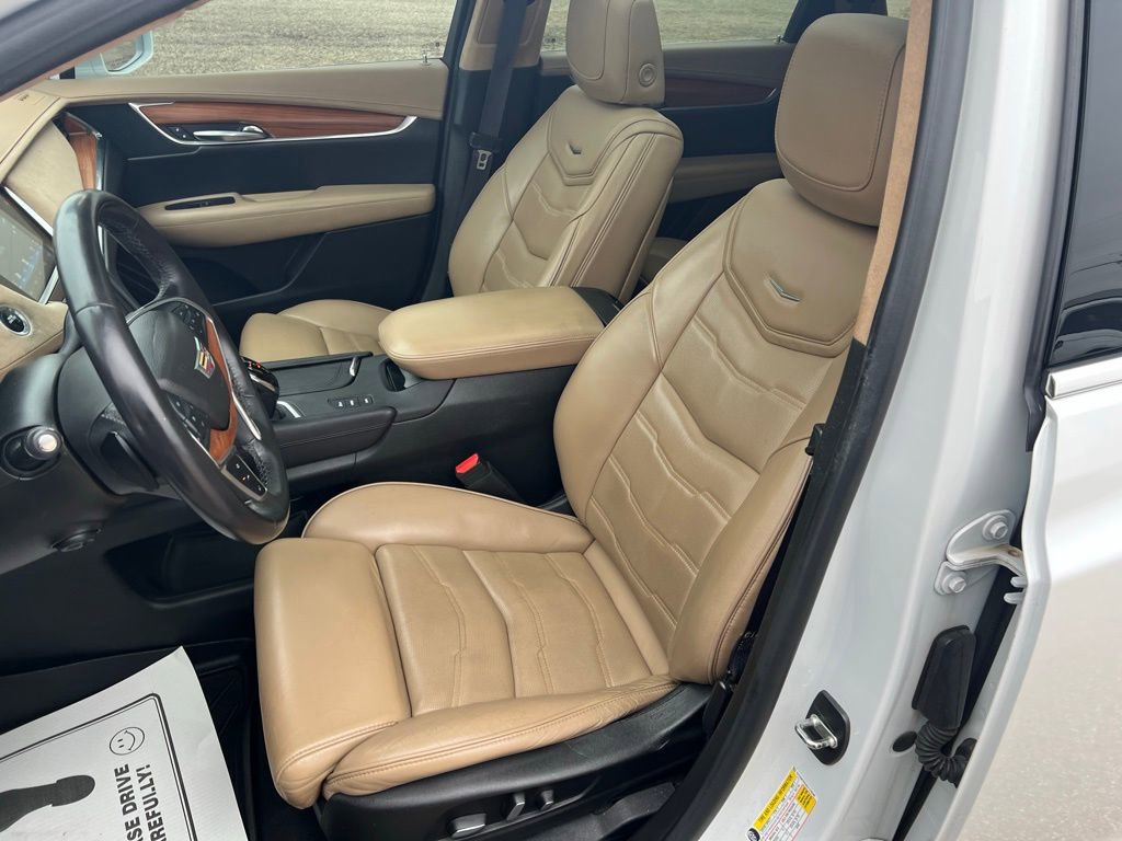 Used 2017 Cadillac XT5 Platinum w/ Driver Assist Package image 33