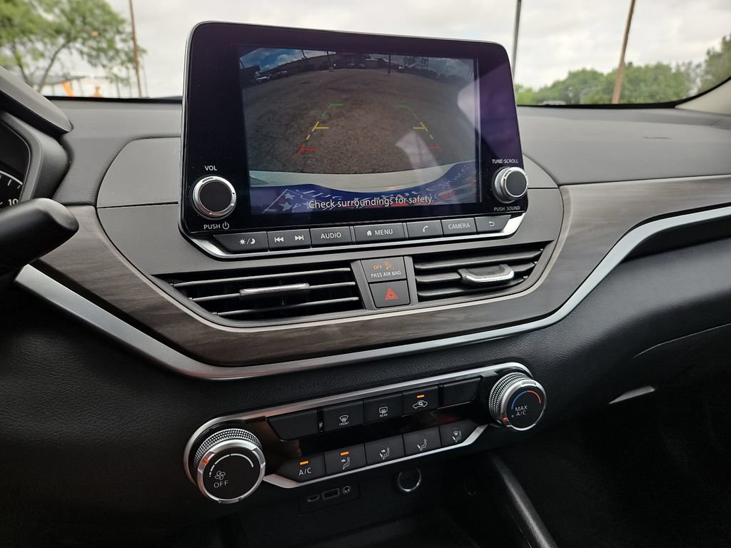 Used 2024 Nissan Altima 2.5 SV FWD image 21