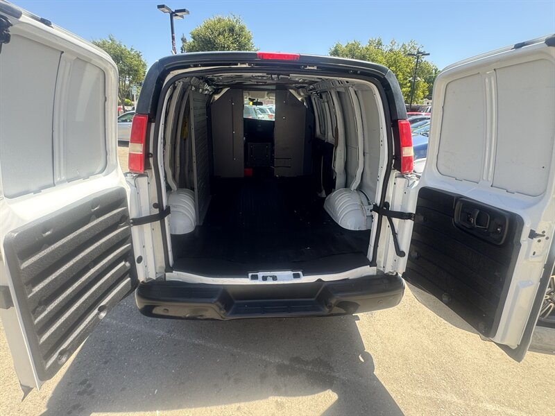 Used 2017 Chevrolet Express 2500 RWD image 6