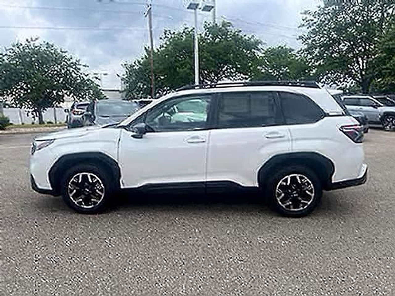 Certified 2025 Subaru Forester Premium w/ Convenience Package #1 AWD/4WD image 3