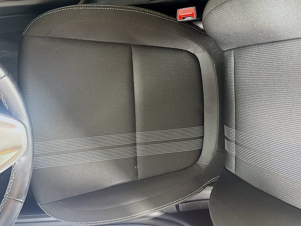 Certified 2025 Hyundai Venue SEL FWD image 19