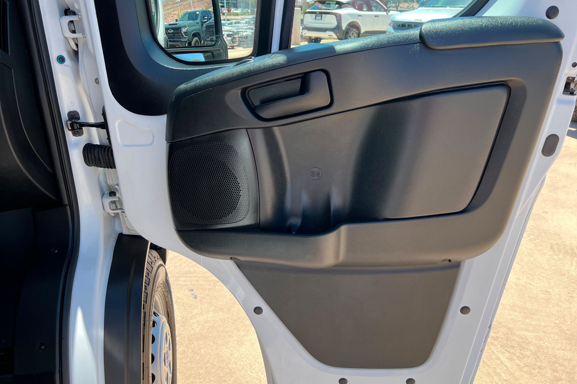 Used 2025 RAM ProMaster 3500 w/ Convenience Group FWD image 21