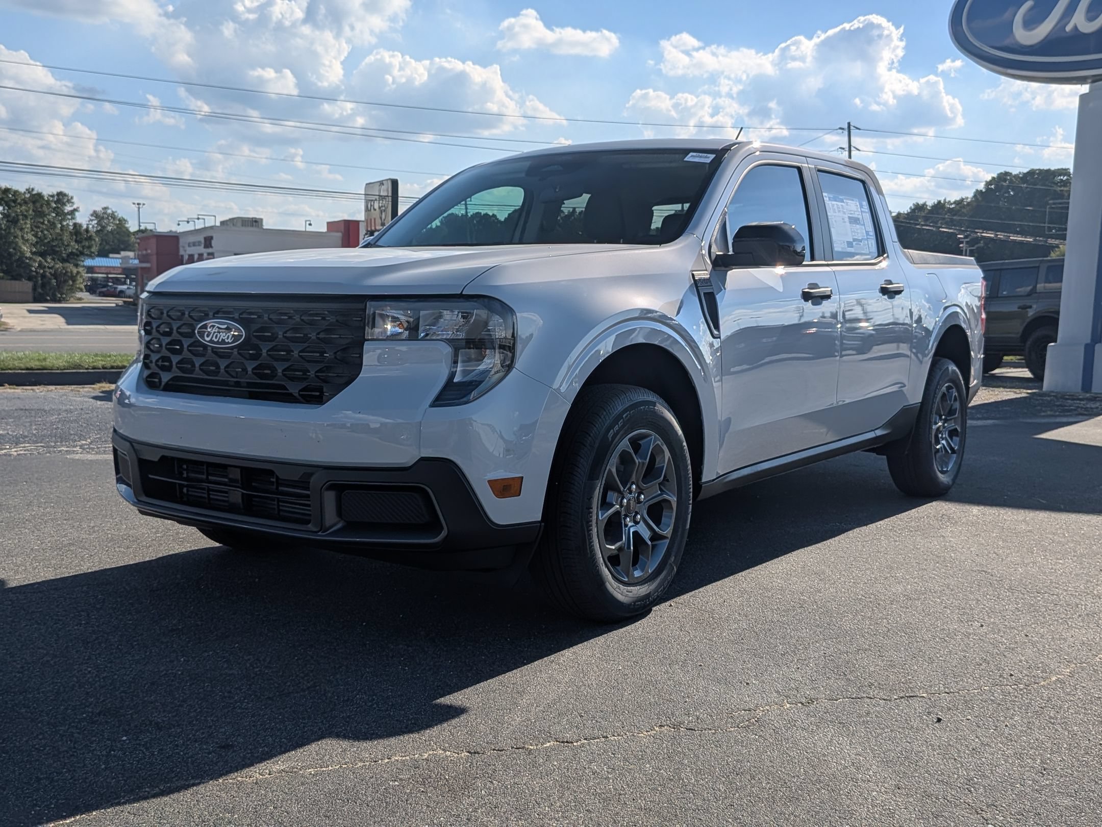 New 2026 Ford Maverick XLT w/ XLT Luxury Package FWD image 8