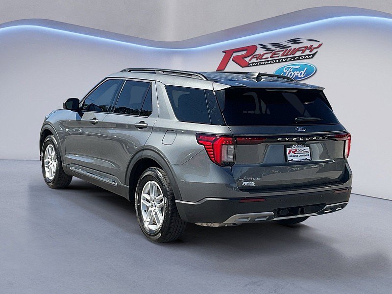 Used 2025 Ford Explorer ST image 32