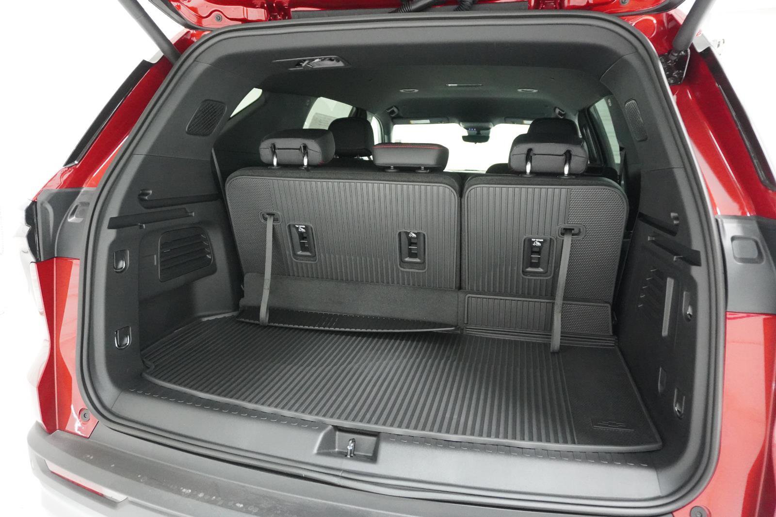 New 2026 Chevrolet Traverse Z71 w/ Enhanced Driving Package AWD/4WD image 8