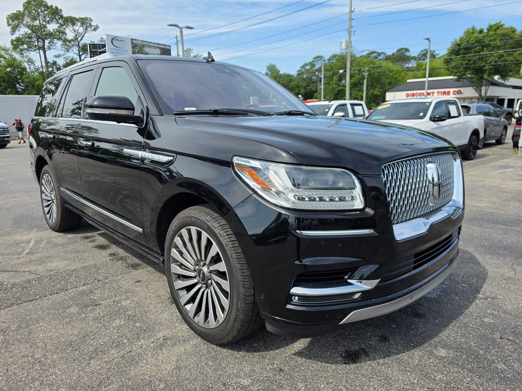 Used 2018 Lincoln Navigator Reserve w/ Technology Package AWD/4WD image 2