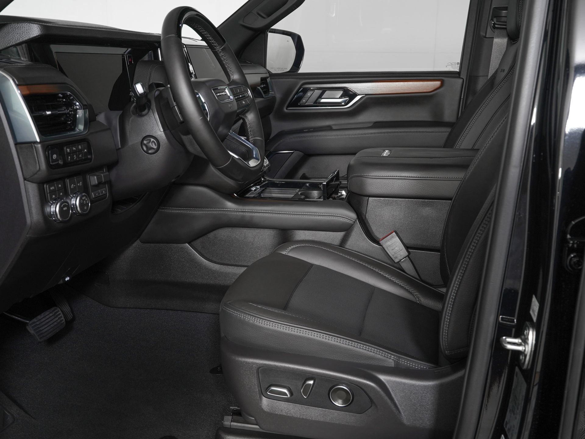 Used 2026 GMC Yukon Denali w/ Denali Reserve Package AWD/4WD image 16
