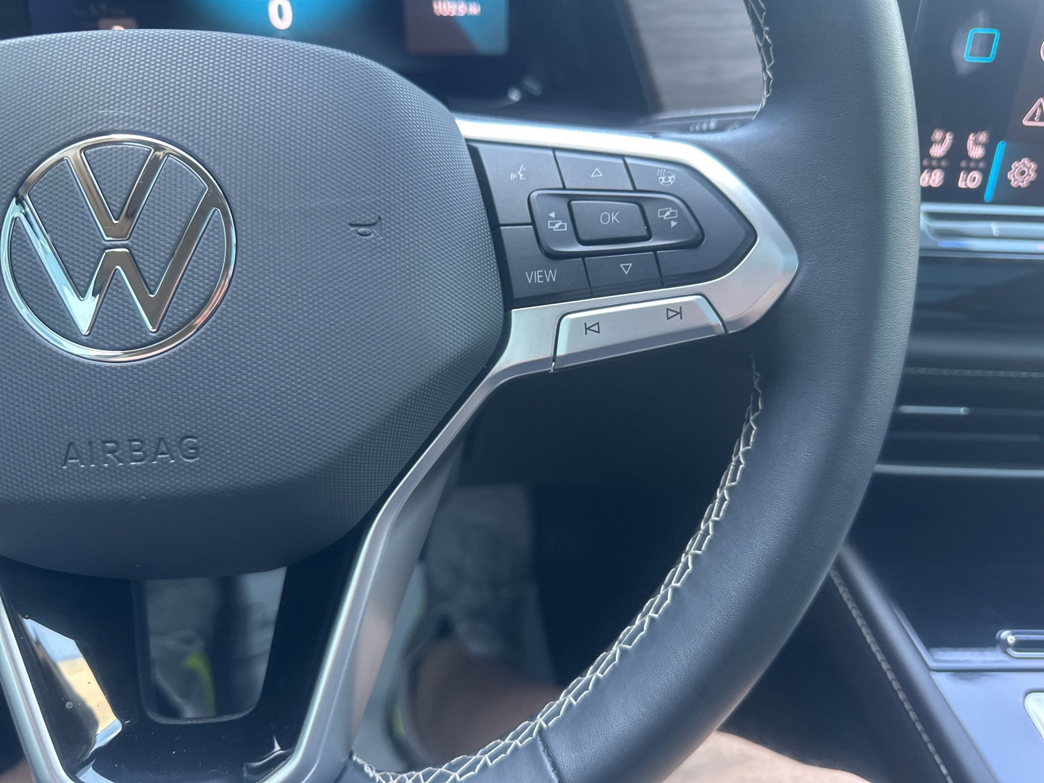 Used 2024 Volkswagen Atlas SEL AWD/4WD image 38