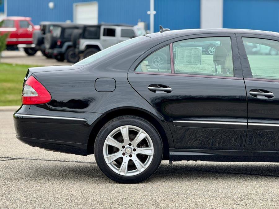 Used 2009 Mercedes-Benz E 350 4MATIC Sedan image 16
