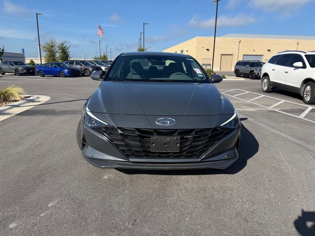 Certified 2023 Hyundai Elantra SE w/ Preferred Accessory Package FWD image 2