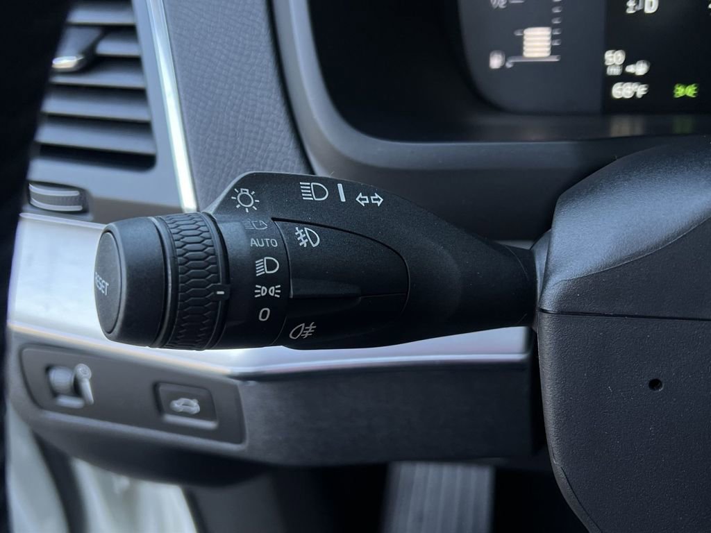 Used 2019 Volvo XC90 T5 Momentum AWD/4WD image 38
