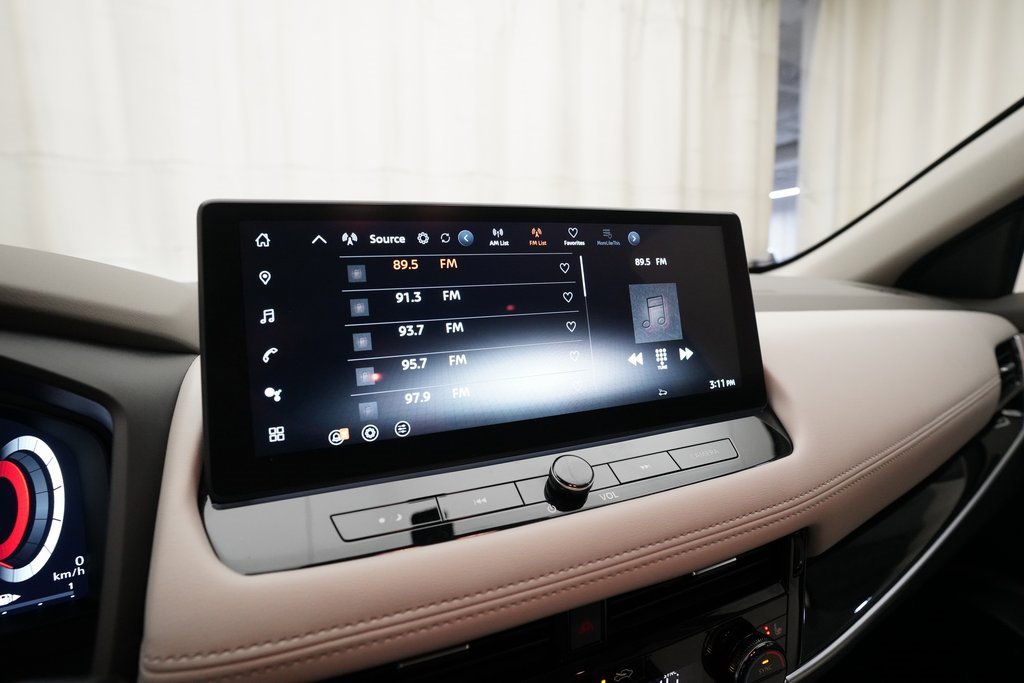 Used 2025 Nissan Rogue SL w/ Tech Package image 6