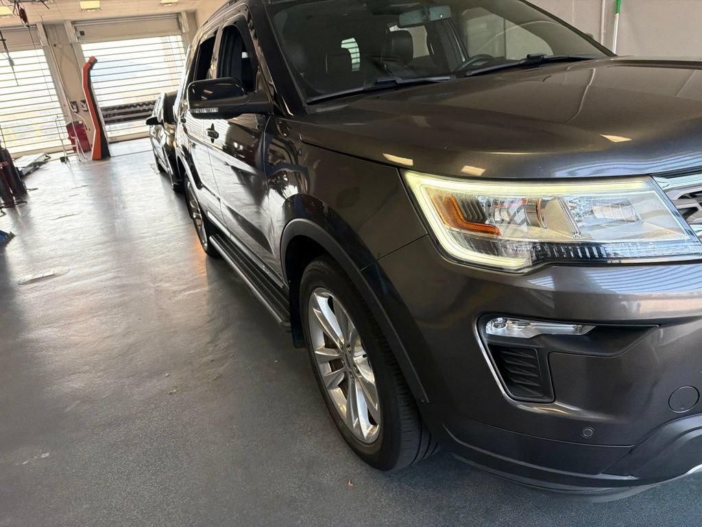 Used 2018 Ford Explorer XLT w/ Equipment Group 202A AWD/4WD image 5