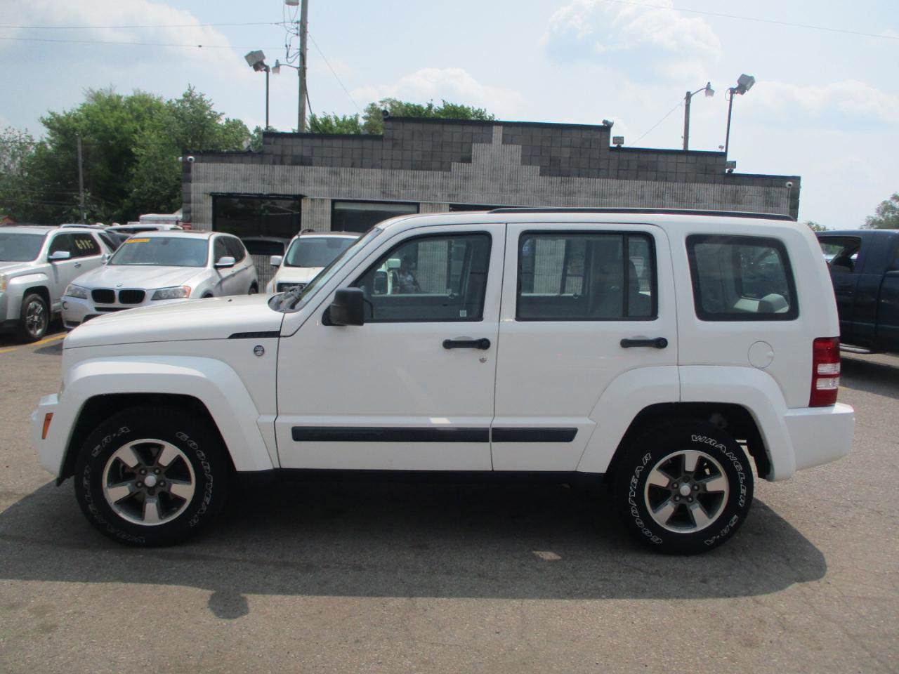Used 2008 Jeep Liberty Sport image 4