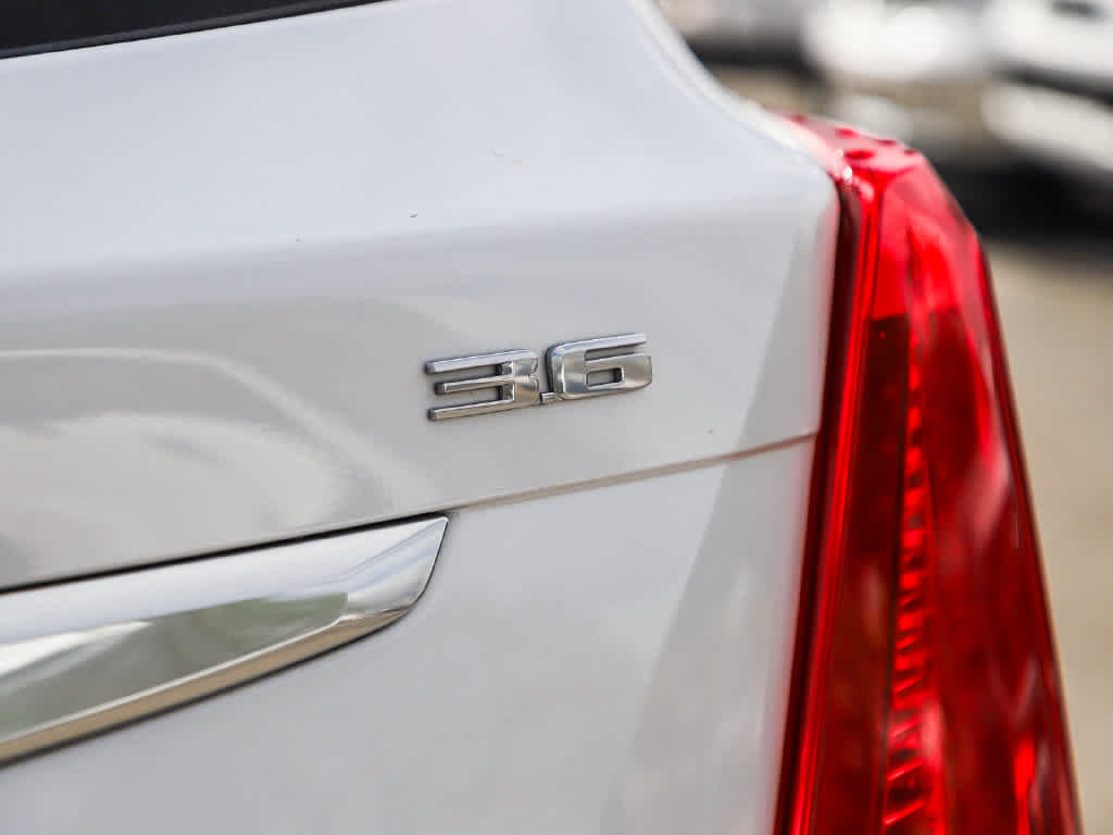 Used 2017 Cadillac XT5 Premium Luxury w/ LPO, Wheel Lock Package FWD image 8