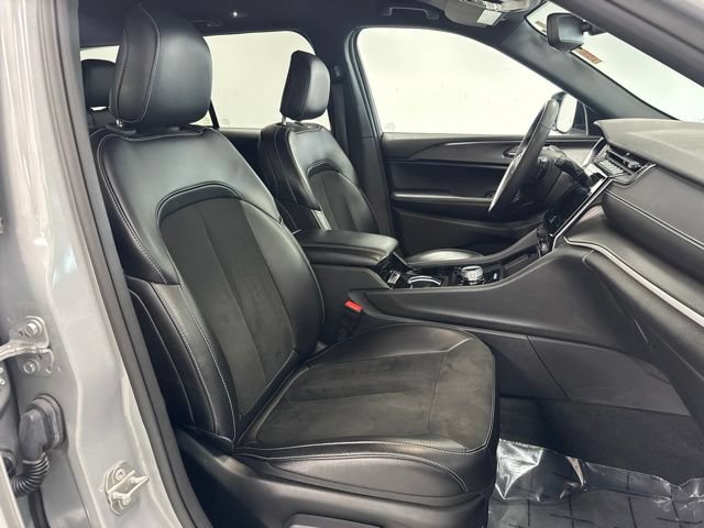 Used 2023 Jeep Grand Cherokee Altitude AWD/4WD image 26