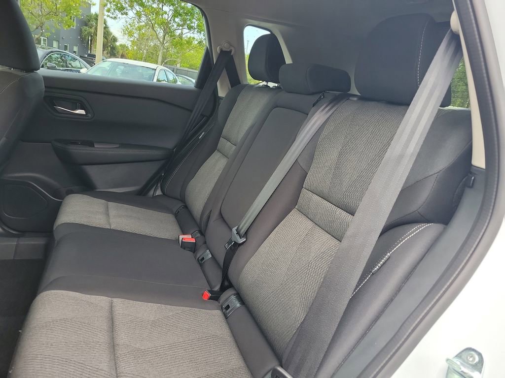 Certified 2025 Nissan Rogue SV image 17