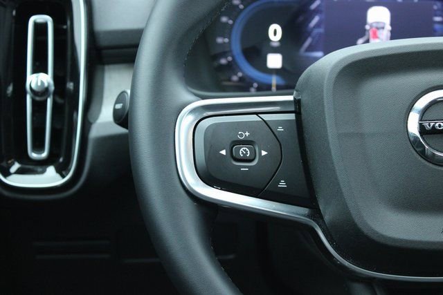 Used 2025 Volvo XC40 B5 Plus AWD/4WD image 26