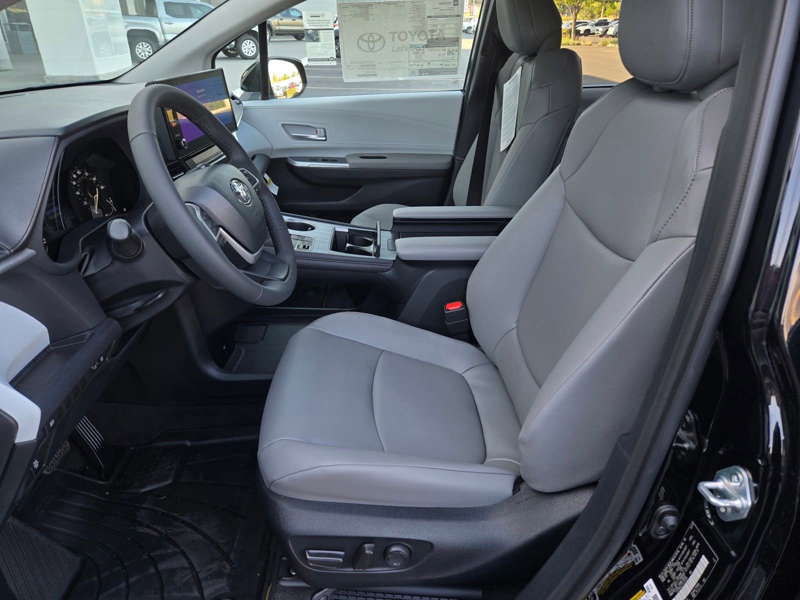 Certified 2026 Toyota Sienna XLE FWD image 16