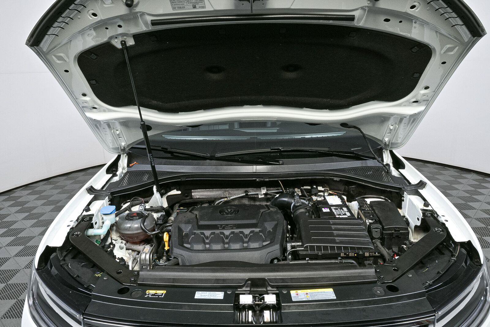 Certified 2023 Volkswagen Tiguan SE FWD image 32