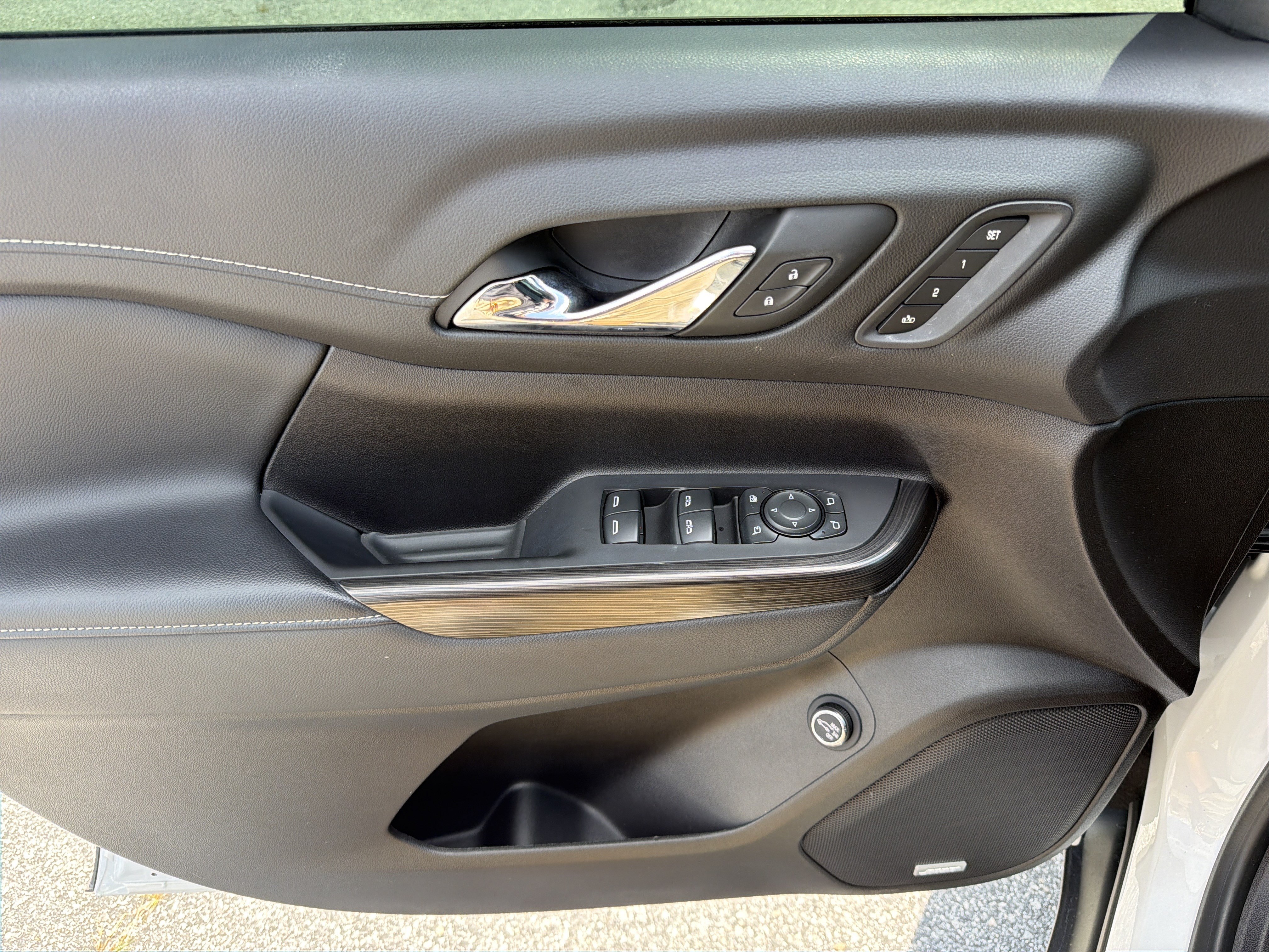 Certified 2023 GMC Acadia SLT w/ Elevation Edition FWD image 11