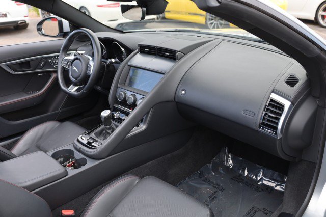 Used 2019 Jaguar F-TYPE R-Dynamic RWD image 40