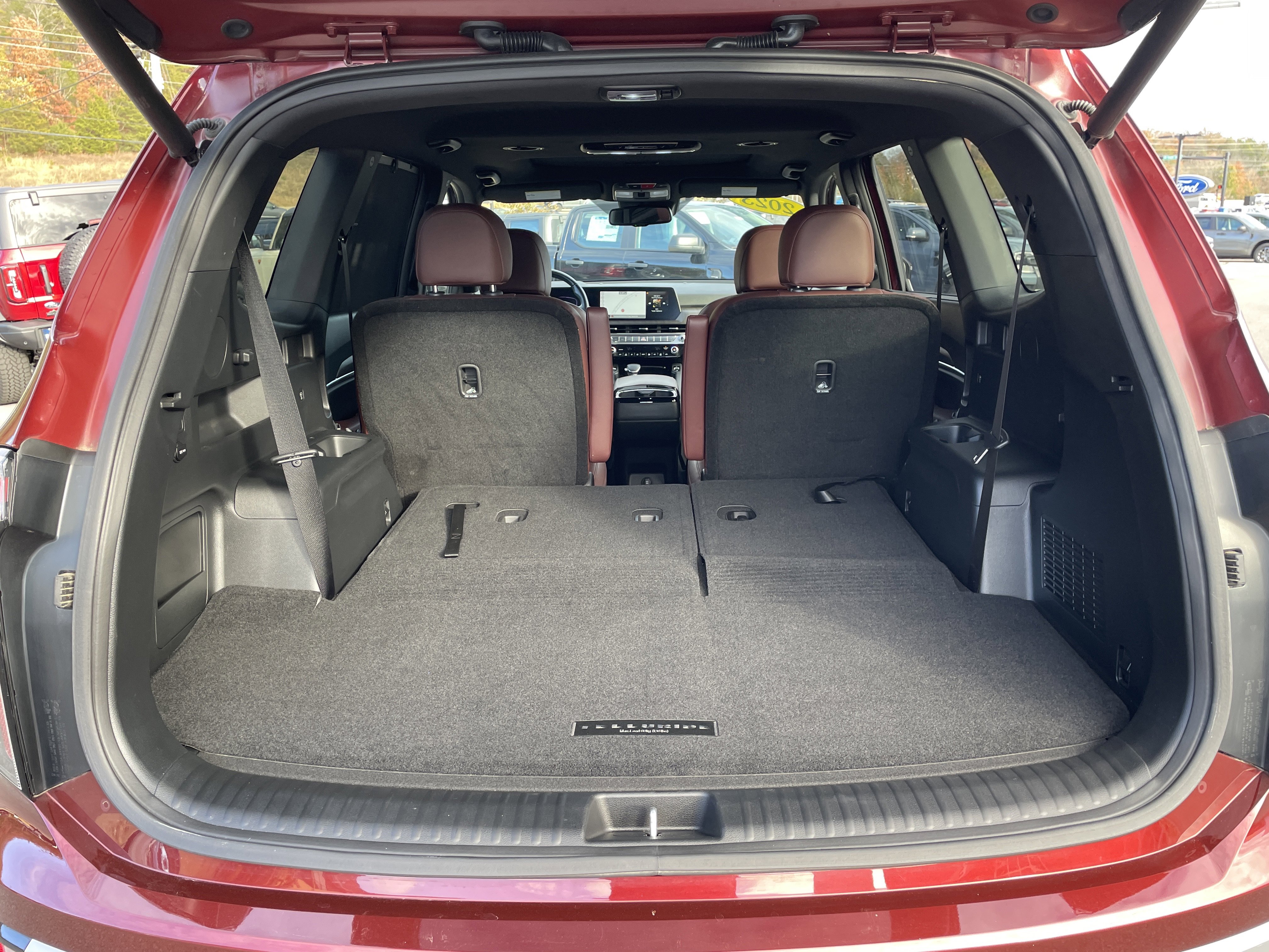 Used 2023 Kia Telluride EX w/ EX Captain's Chair Package image 13