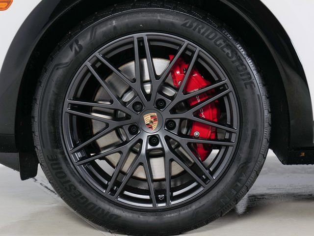 New 2026 Porsche Cayenne GTS image 33