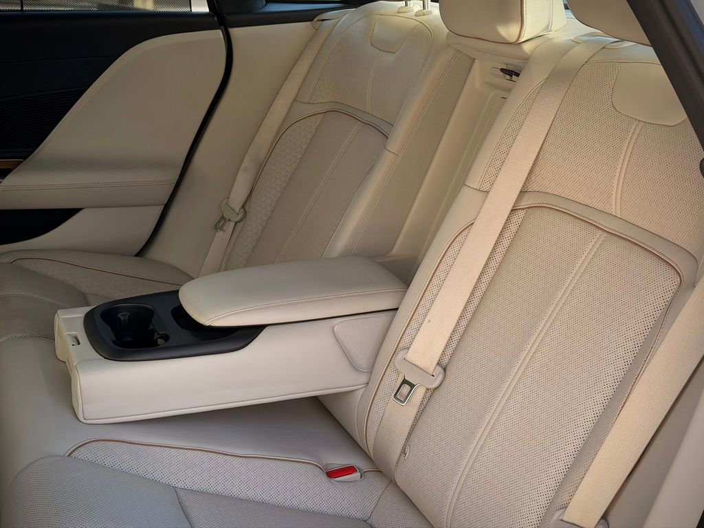 Used 2023 Lucid Air Grand Touring image 24