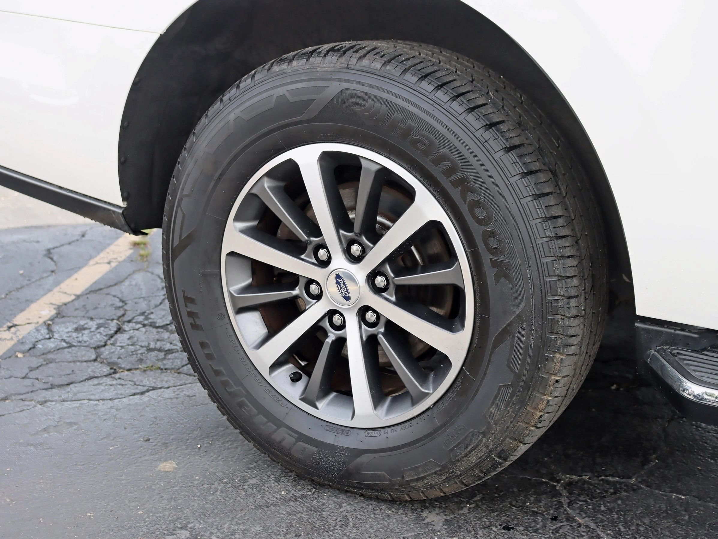 Used 2019 Ford Expedition XLT w/ Equipment Group 202A AWD/4WD image 6