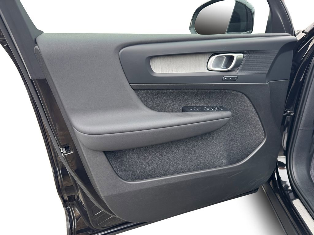 Certified 2025 Volvo XC40 B5 Core image 10