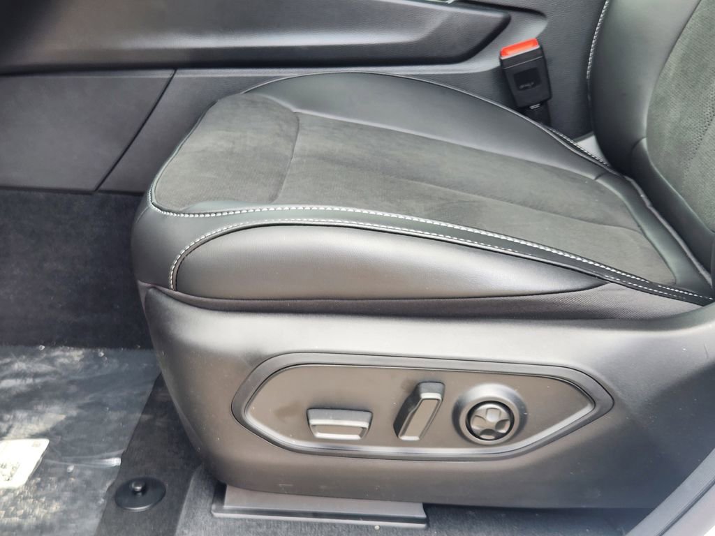 New 2026 Jeep Grand Cherokee Altitude RWD image 17