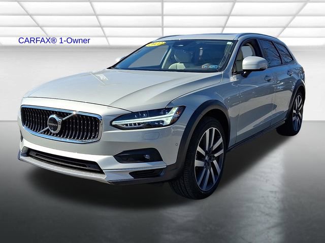 Used 2022 Volvo V90 B6 Cross Country w/ Advanced Package image 3
