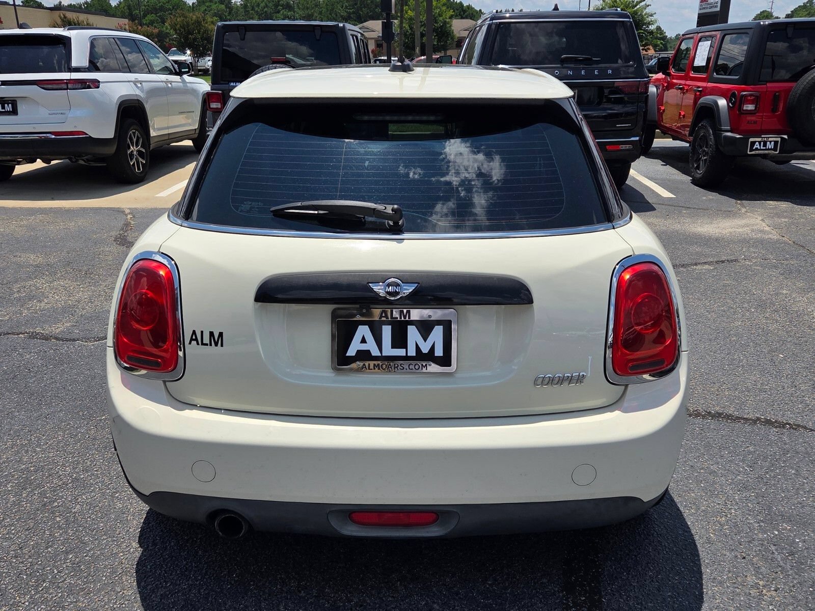 Used 2016 MINI Cooper 4-Door Hardtop FWD image 10