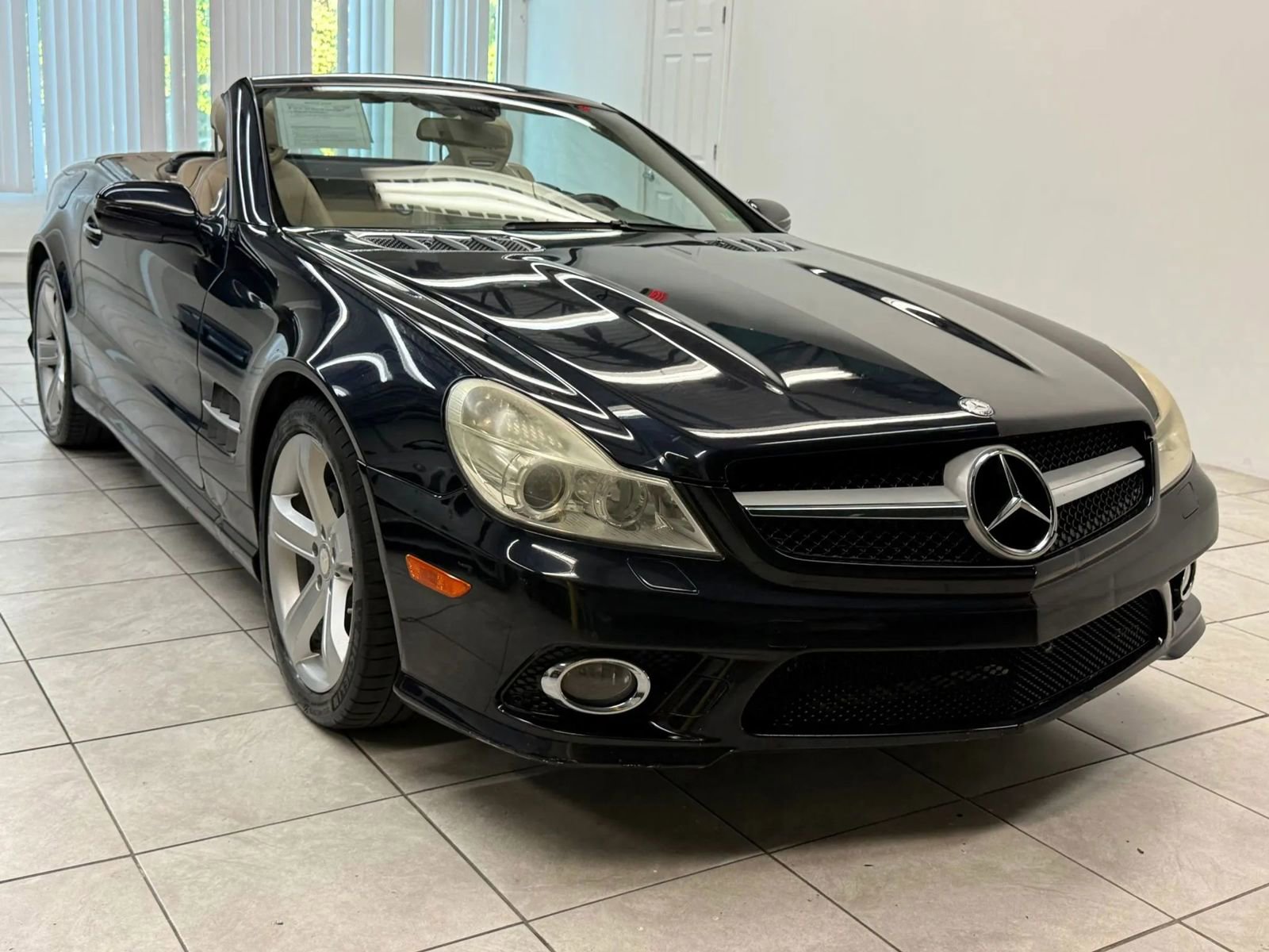 Used 2009 Mercedes-Benz SL 550 w/ Premium I Pkg image 1