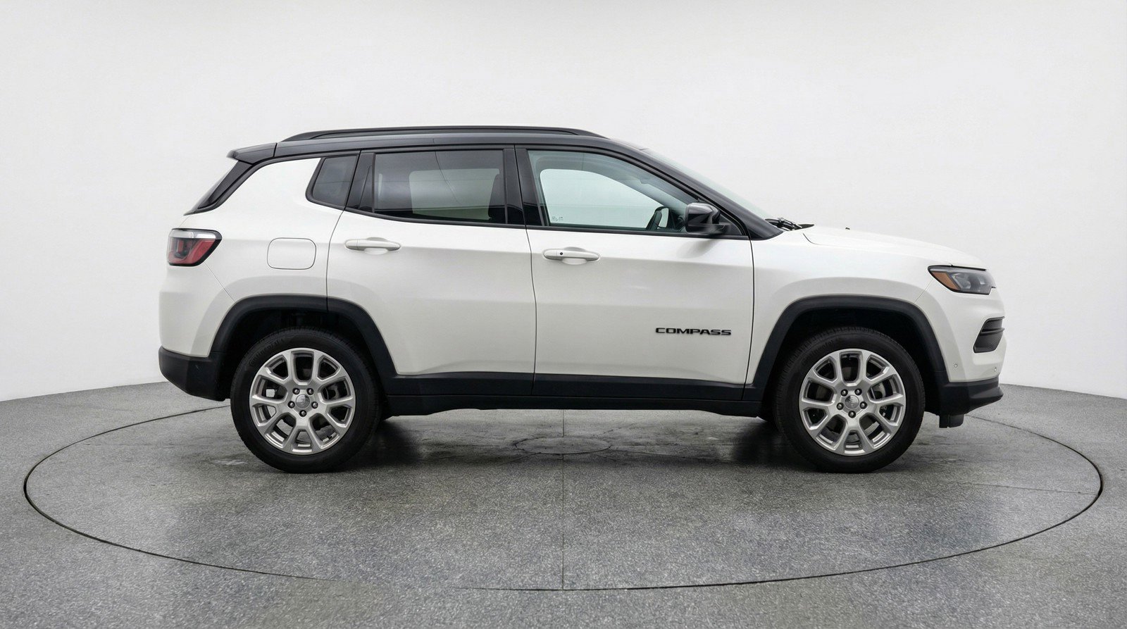 Used 2025 Jeep Compass Limited image 9