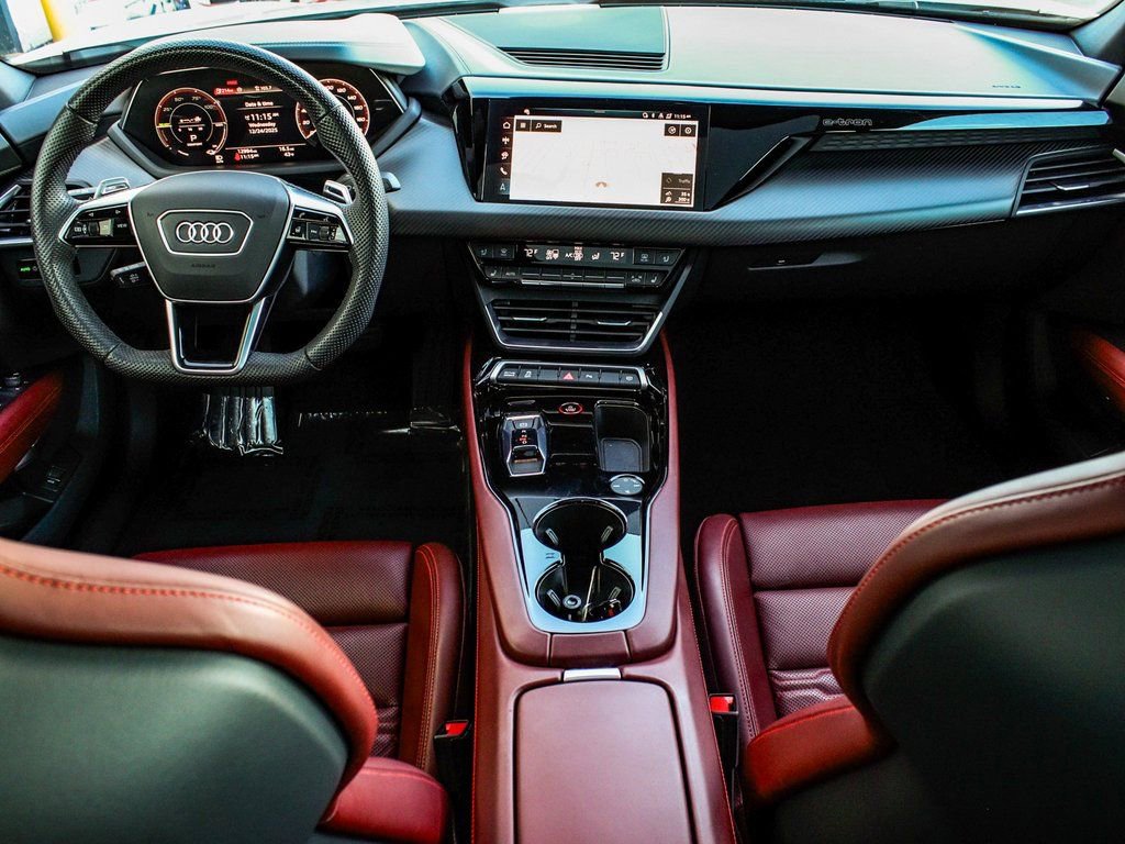 Used 2024 Audi e-tron GT Premium Plus image 38