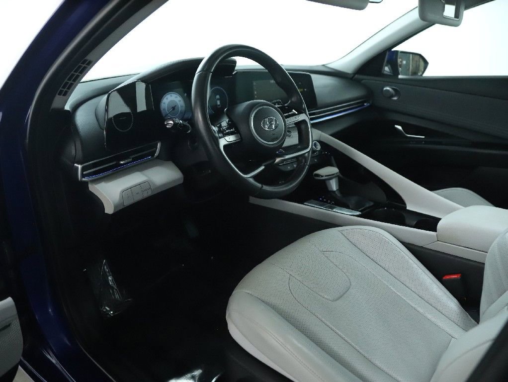 Used 2023 Hyundai Elantra Limited image 17