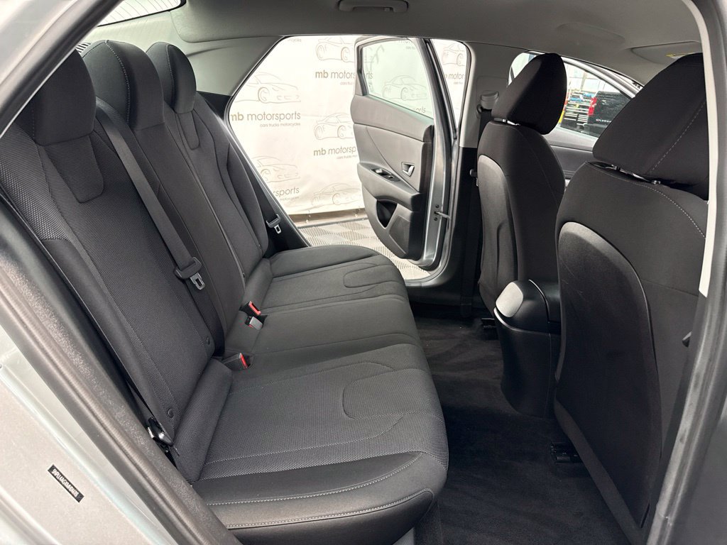 Used 2021 Hyundai Elantra SE FWD image 28