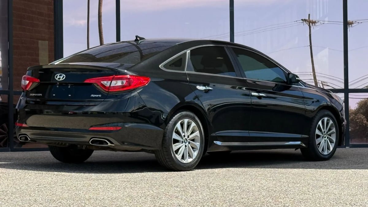 Used 2016 Hyundai Sonata Sport w/ Option Group 02 FWD image 12
