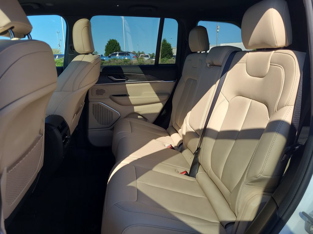 Used 2024 Jeep Grand Cherokee Limited RWD image 13