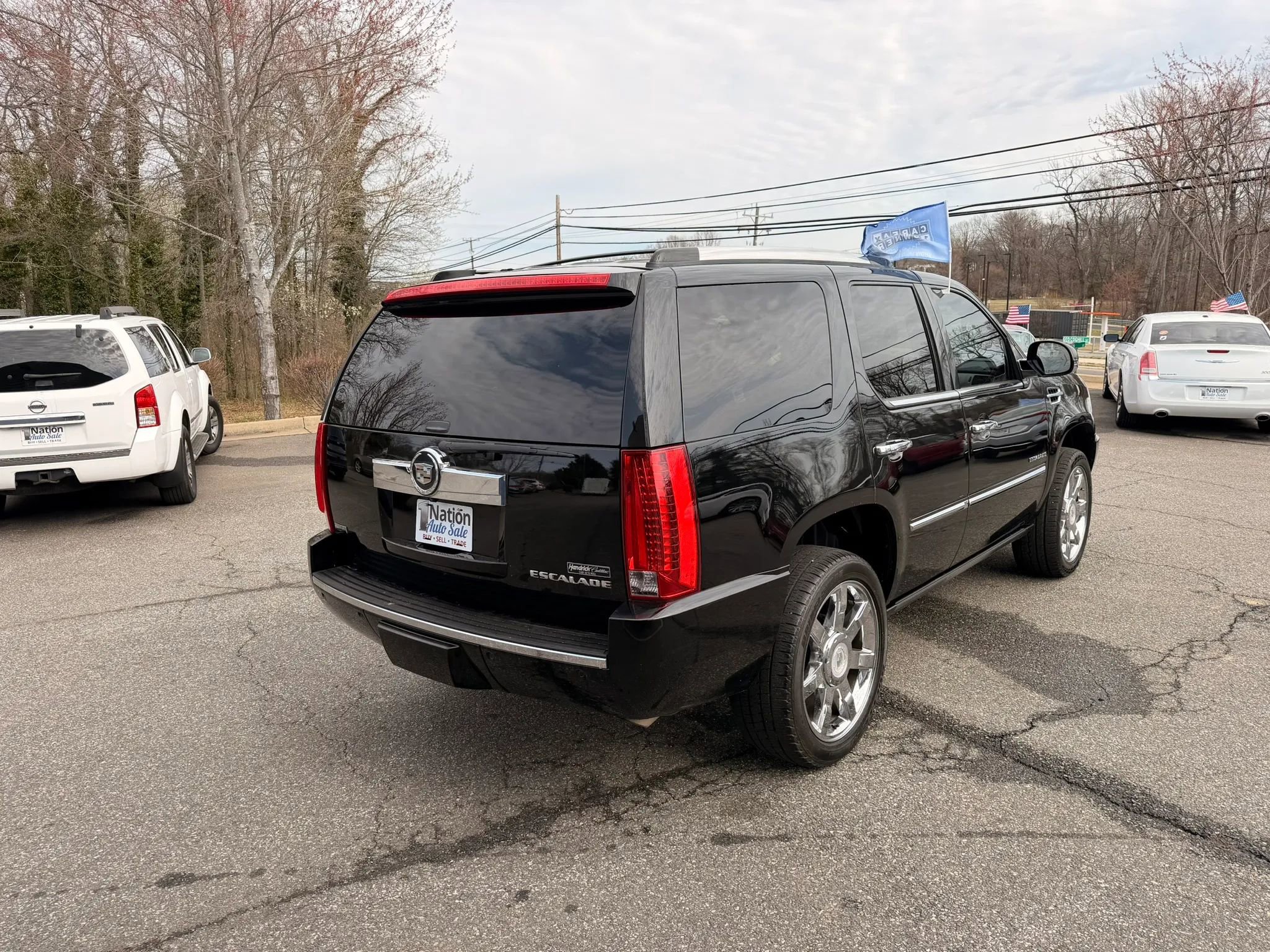 Used 2010 Cadillac Escalade Premium image 6