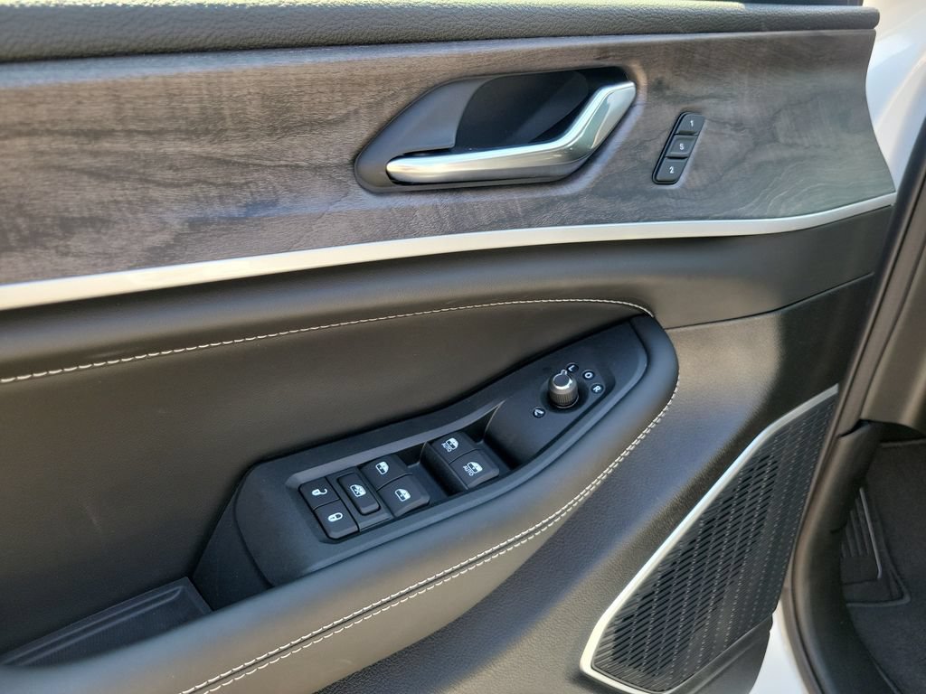 New 2027 Jeep Grand Cherokee Limited AWD/4WD image 14