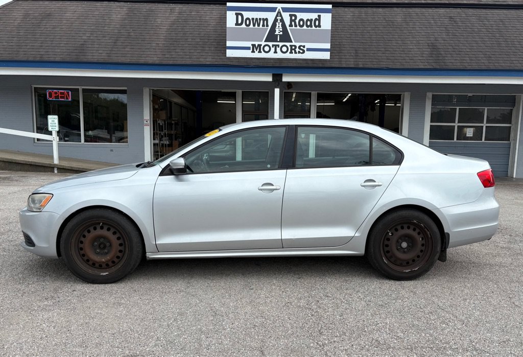Used 2012 Volkswagen Jetta SE FWD image 2