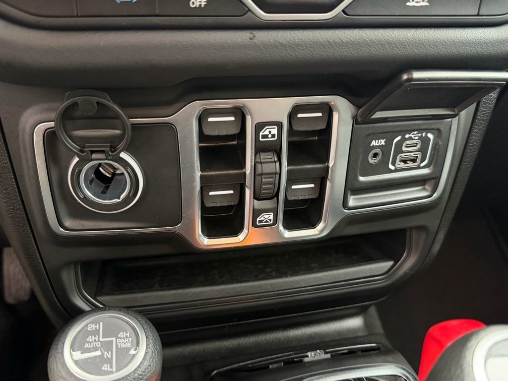 Used 2025 Jeep Wrangler Unlimited Sahara image 26