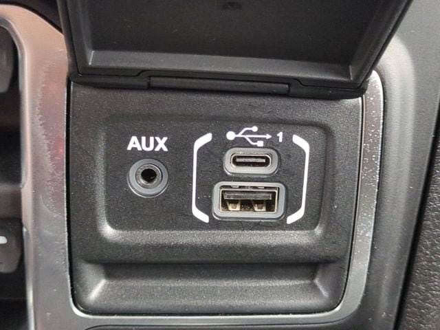 Used 2026 Jeep Wrangler Unlimited Sahara AWD/4WD image 21
